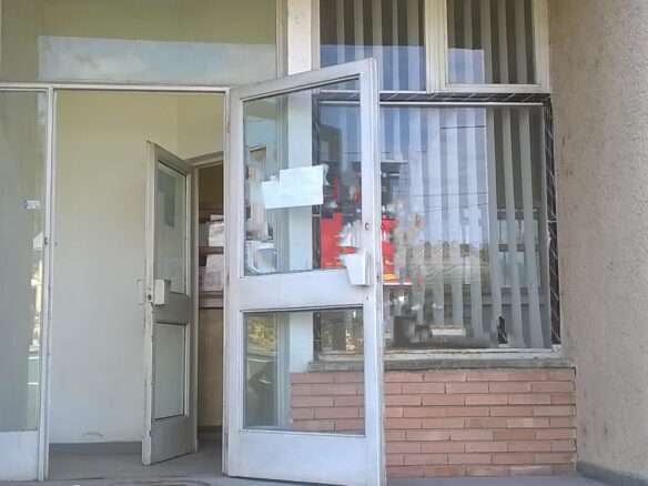 Spațiu comercial de închiriat în Scorțeni, județul Bacău, ideal pentru afaceri mici
