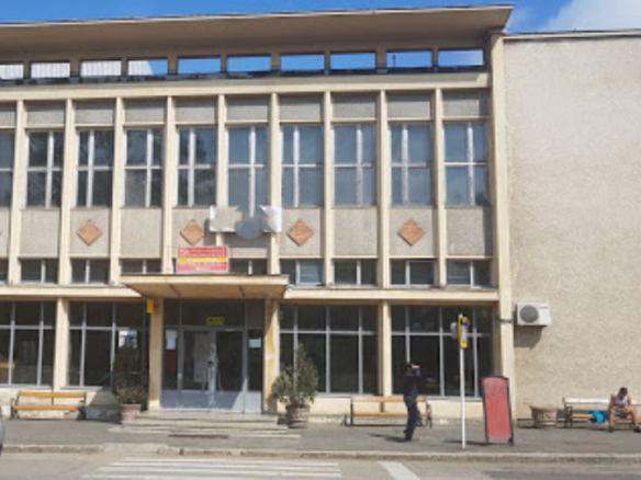 Închiriază spațiu comercial în Brad, Hunedoara – 266 mp, strada Republicii 2