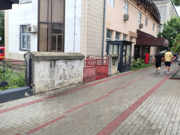 Se oferă spre închiriere un teren în suprafață utilă 90 mp, situat în Municipiul Adjud, Str. Republicii, nr.38, jud. Vrancea,
