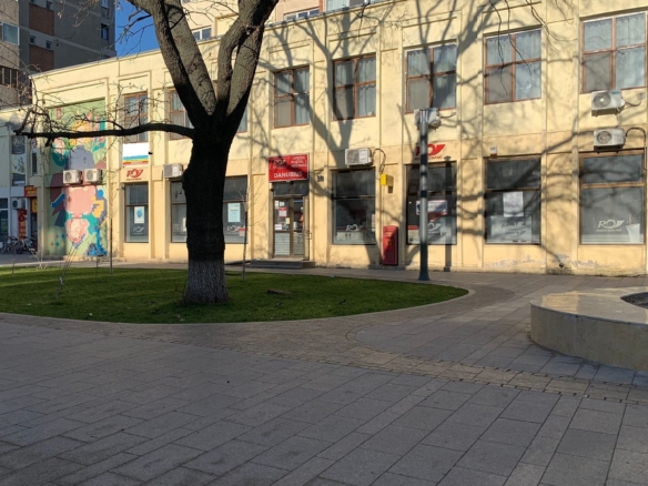 Spațiu comercial central de închiriat în Municipiul Alexandria str.Libertății bl L4 parter în suprafață utilă de 450 mp